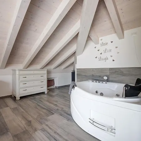 White - Jacuzzi *